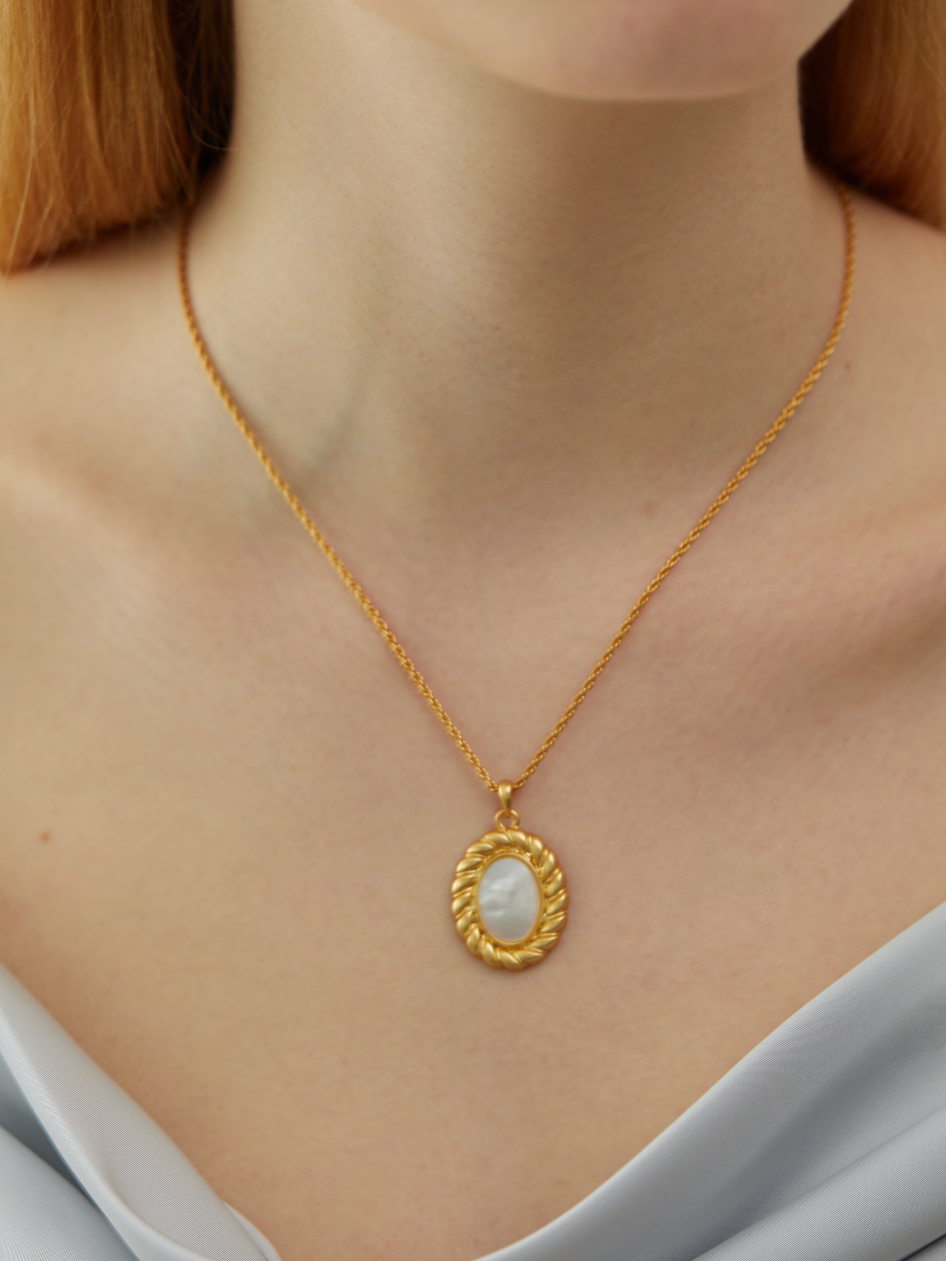 Hera Oval Gemstone Pendant Necklace - MOUSAI